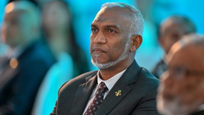 މެޑަމް ސާޖިދާ ޖަލްސާއެއްގައި | ފޮޓޯ: ރައީސް އޮފީސް