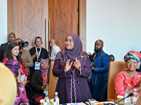 މެޑަމް ސާޖިދާ ޖަލްސާއެއްގައި | ފޮޓޯ: ރައީސް އޮފީސް