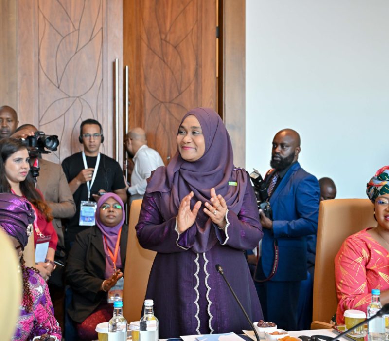 މެޑަމް ސާޖިދާ ޖަލްސާއެއްގައި | ފޮޓޯ: ރައީސް އޮފީސް