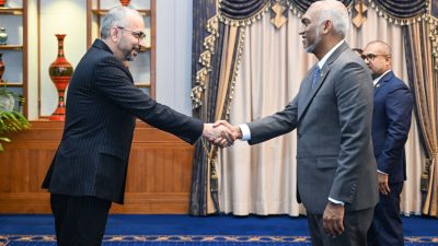 މެޑަމް ސާޖިދާ ޖަލްސާއެއްގައި | ފޮޓޯ: ރައީސް އޮފީސް