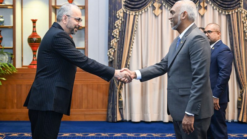 މެޑަމް ސާޖިދާ ޖަލްސާއެއްގައި | ފޮޓޯ: ރައީސް އޮފީސް